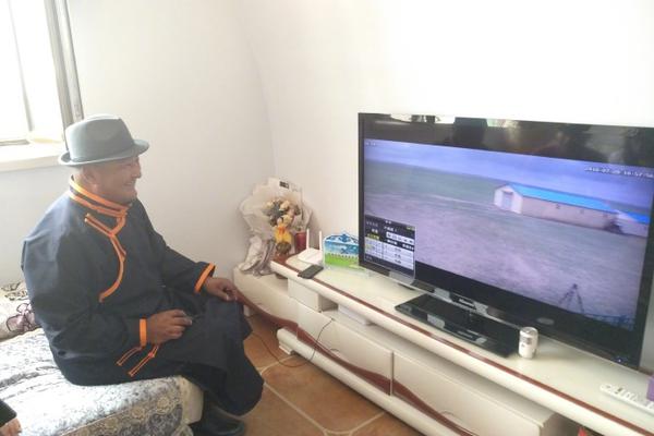 Public library partners with local schools to provide after school tutoring