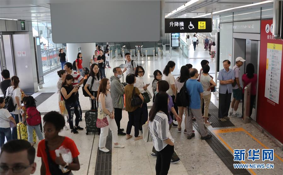 The government launched a campaign to encourage parents to vaccinate their children against whooping cough