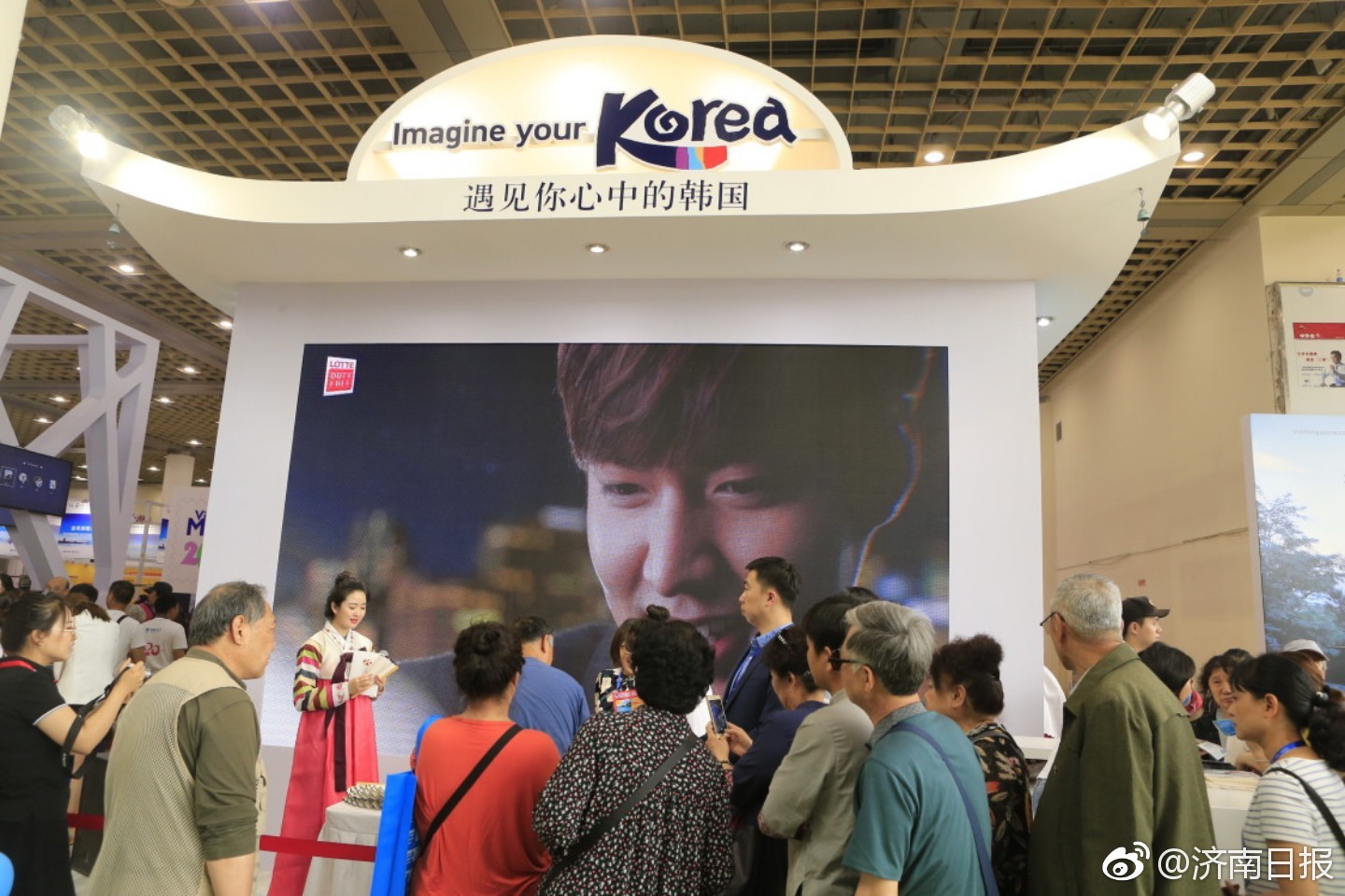 A museum offered free admission on weekends for families