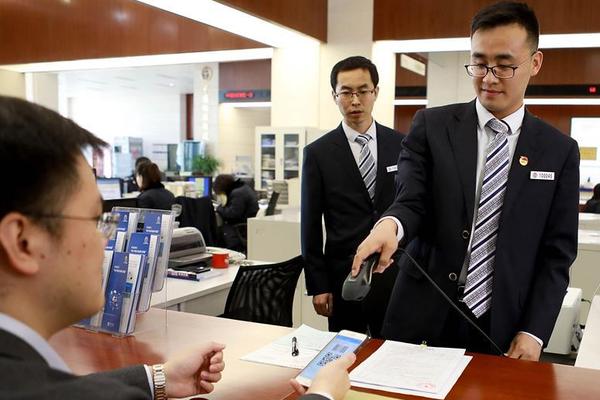 A new study showed that listening to podcasts while commuting can reduce stress levels