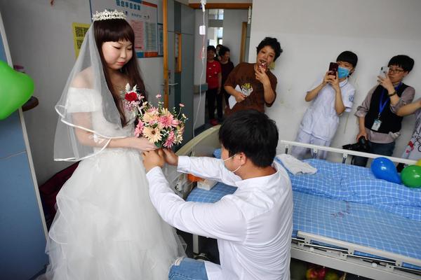 A major airline announced it will offer free Wi-Fi on all its flights starting from next year.