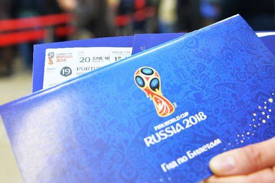 Newspaper reports success of local farmers market in supporting small family farms