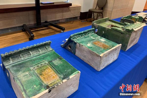 A community garden hosted a pumpkin carving contest during Halloween