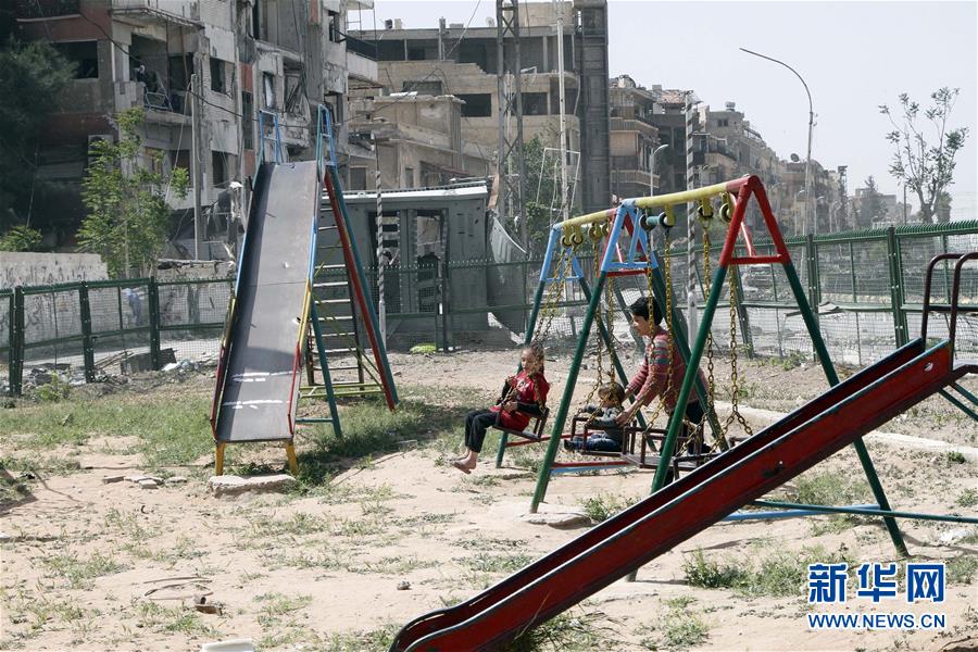 A small town organized a annual festival celebrating local heritage and crafts