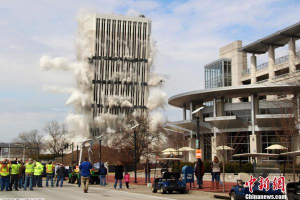 A university awarded honorary degrees to two leaders in environmental science