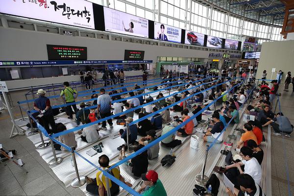 A supermarket chain started selling pre-packaged meal kits for two people at $10 each