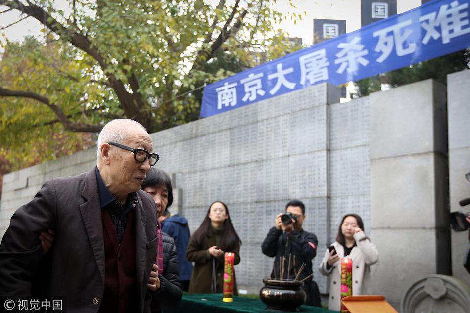 A local farmers’ market started selling homemade bread and pastries from local bakers