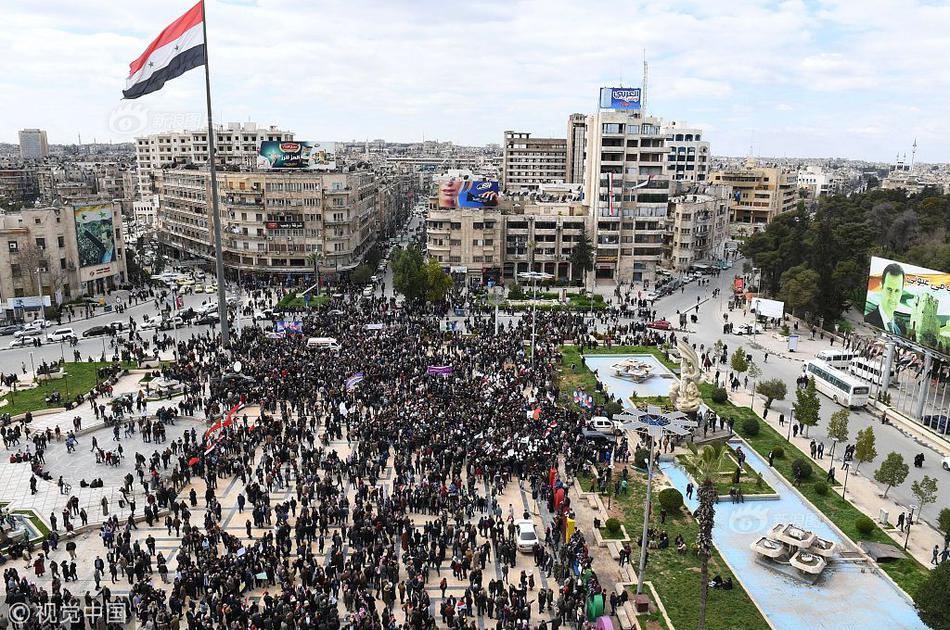 Theater group puts on outdoor production of 