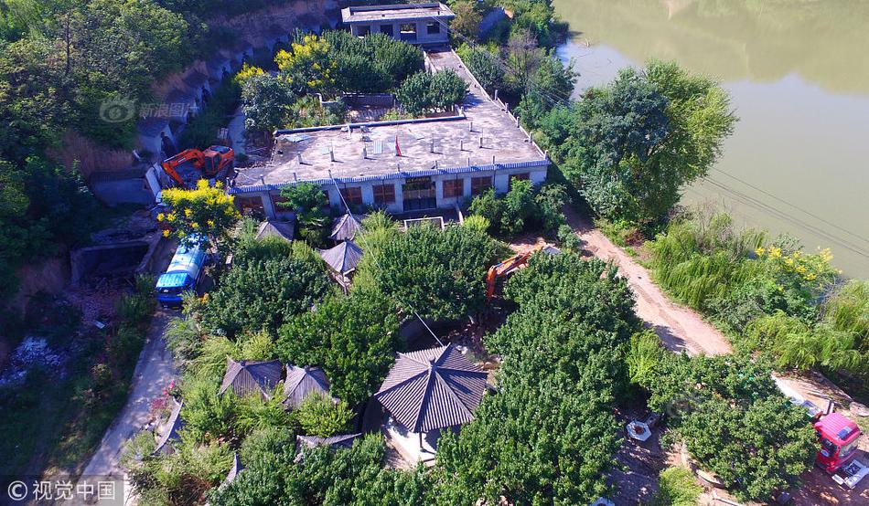 A fashion boutique started selling handmade jewelry from local artisans to support the community