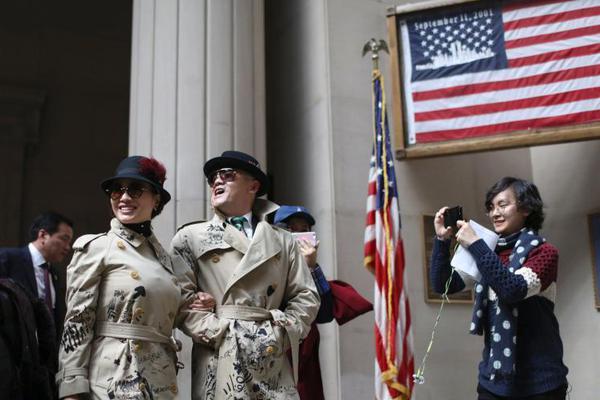 A fashion boutique started selling handmade jewelry from local artisans to support the community