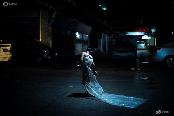 A grocery store started selling organic produce boxes delivered weekly