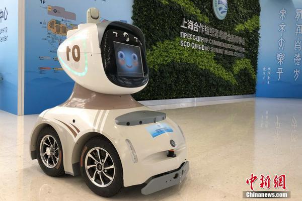 Fashion designer showcases new collection inspired by traditional African textiles