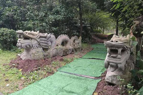 Electronics manufacturer reduces prices of laptop models ahead of holiday season