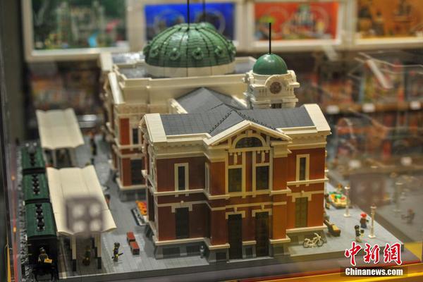 Firefighters contained a large-scale wildfire in the western region after five days of intensive efforts