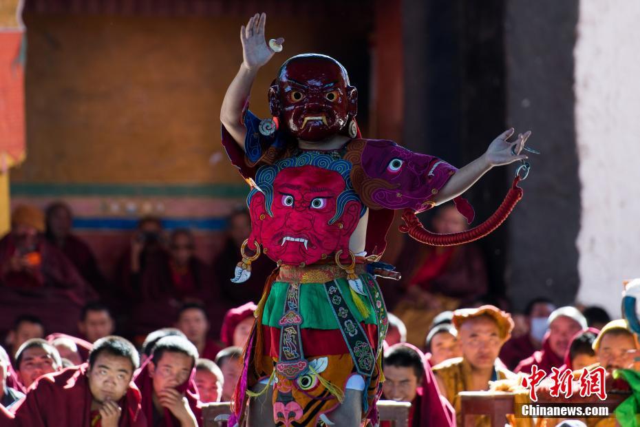 A famous singer announced a world tour with concerts scheduled in 40 countries over the next year