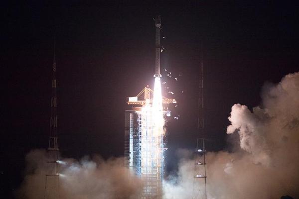 Camera store sells used cameras at discounted prices for beginners