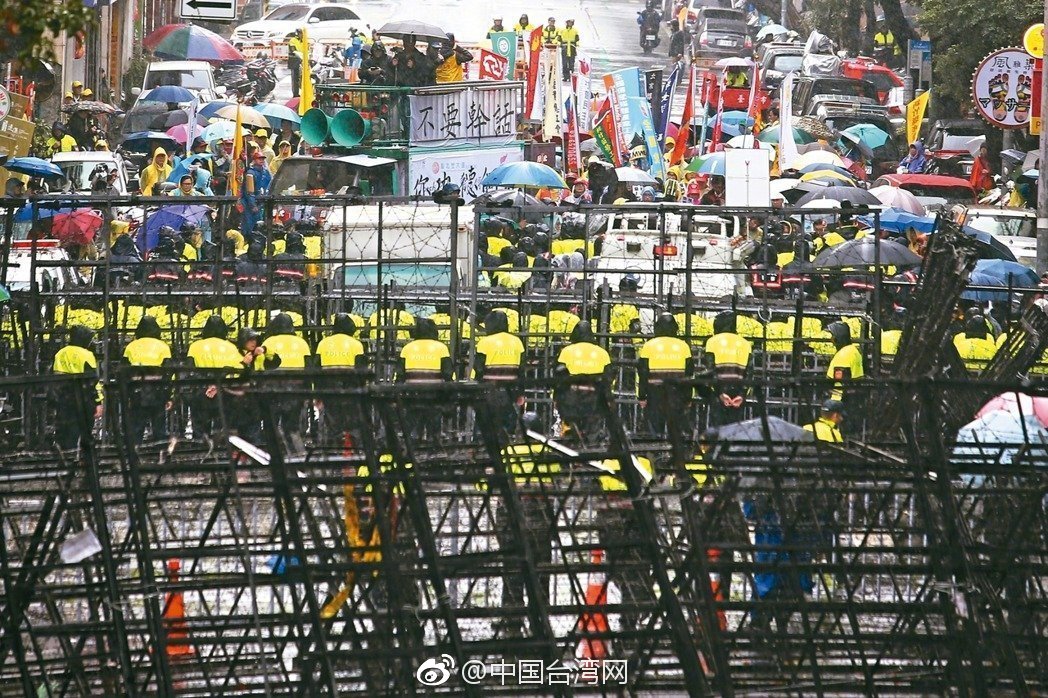 A photographer collaborated with a local magazine to document the city’s food scene