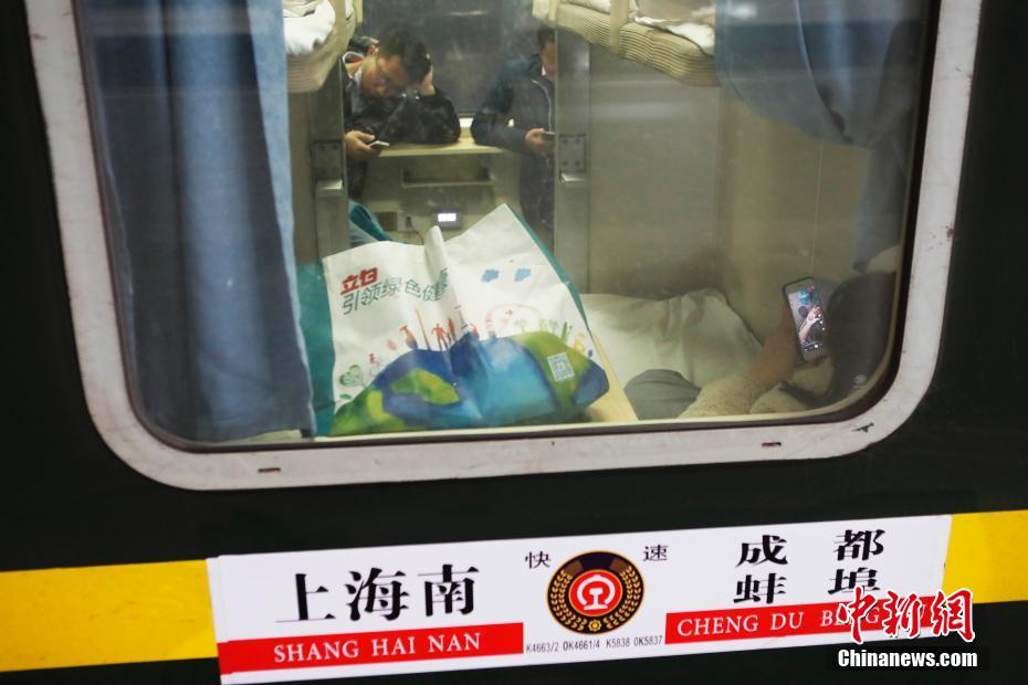 A best-selling author released a new thriller novel that focuses on cybercrime and hacking