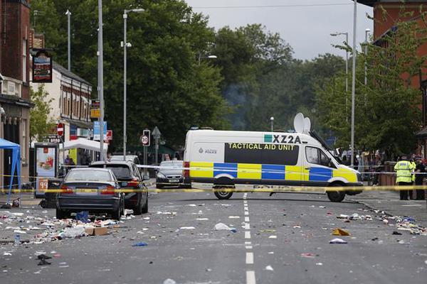 A pet groomer opened a new salon that offers spa treatments for dogs and cats