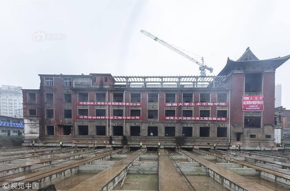 Candle store hosts workshop on making soy wax candles