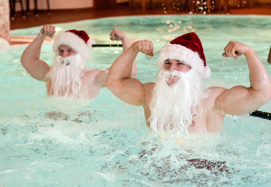 A charity organization distributed hot soup and blankets to homeless people during a cold snap