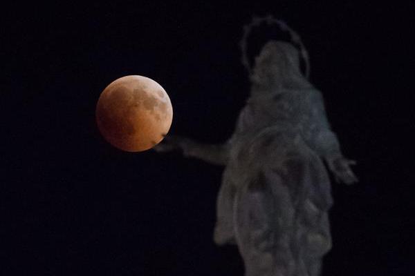 A new study showed that excessive video game use can lead to poor sleep in teenagers