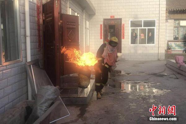 Scientists observed a rare comet passing close to Earth