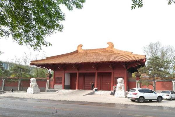 An energy company announced it would close three coal-fired power plants and invest in solar energy