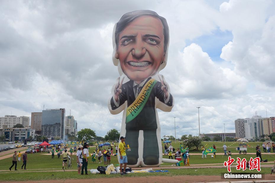 The local zoo offered special educational programs for school groups