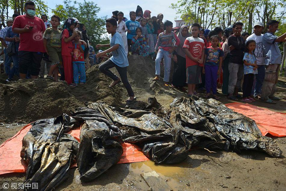 A community garden donated 120 pounds of peas to a local food bank