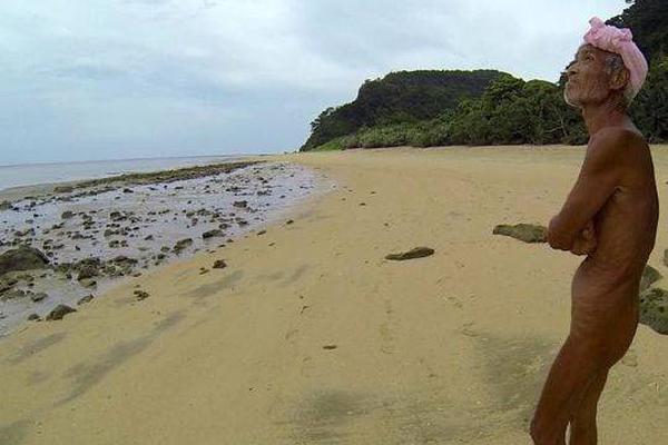 Volunteers helped paint and repair a community center in a low-income neighborhood