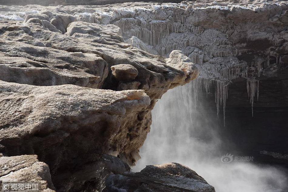 Research finds that drinking warm milk before bed improves sleep quality