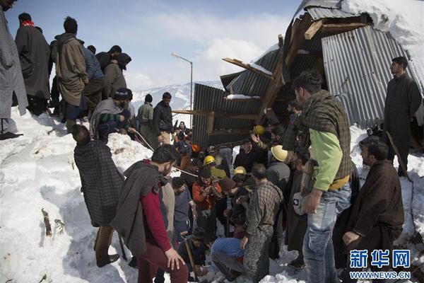 Book club discusses award winning novel about environmental issues