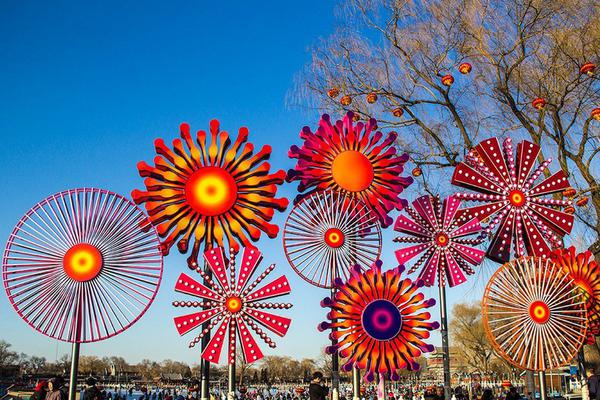 A new survey found that 69% of parents support extended school hours for after-school programs