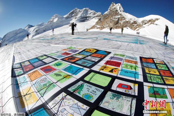 A bookstore offered discounts on all books during a back-to-school sale