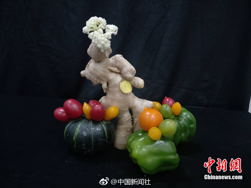 A fashion designer created a new clothing line that uses only organic cotton and natural dyes