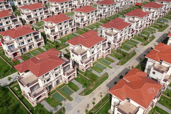 Local farmers' markets attracted more customers who prefer organic food