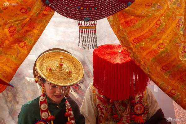 A hotel chain offered discounts to travelers who book stays during off-peak seasons