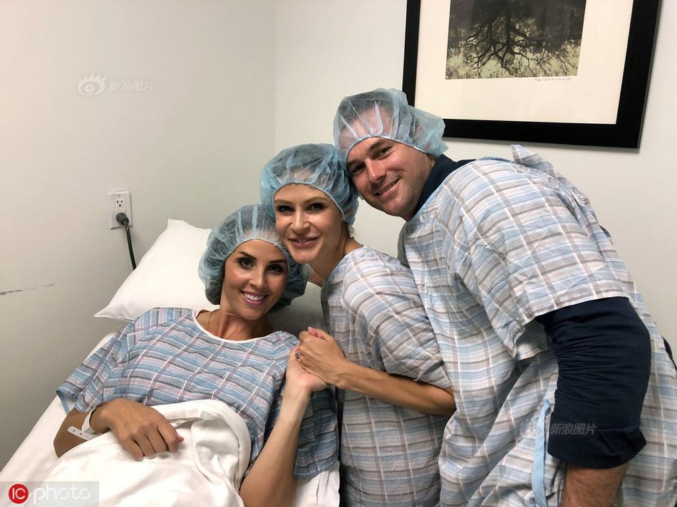 Swimming team breaks national record in 4x100 meter relay at championship meet