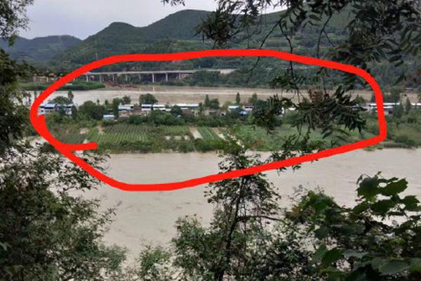 A local business association organized a networking event