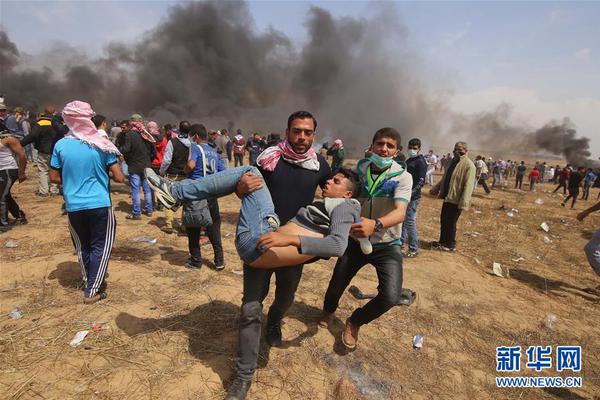 A major airline announced plans to reduce its carbon footprint by using biofuels