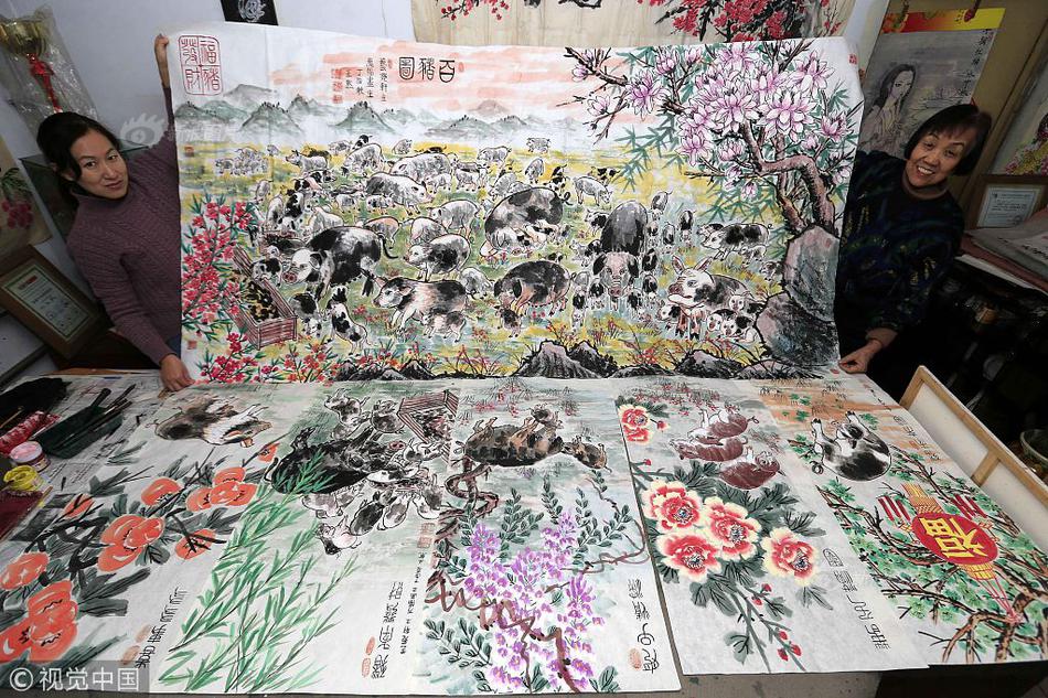 Candle store hosts workshop on making homemade candles with natural wax