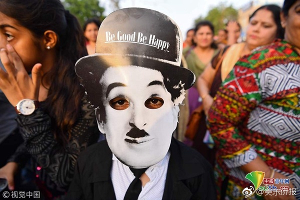 A popular online retailer offered free shipping on all orders during its annual sale