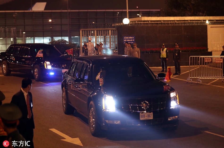 An international aid organization delivered 14000 tons of food to a country facing severe famine due to conflict