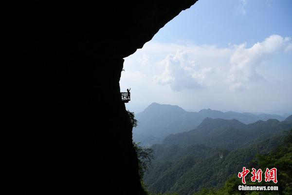 A school started a gardening club where students grow vegetables to donate to food banks