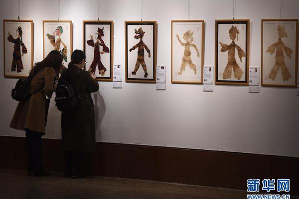 A airline offered discounts for passengers who book flights during off peak times