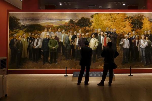 A medical study found that taking a 10-minute walk every hour improves posture and reduces back pain