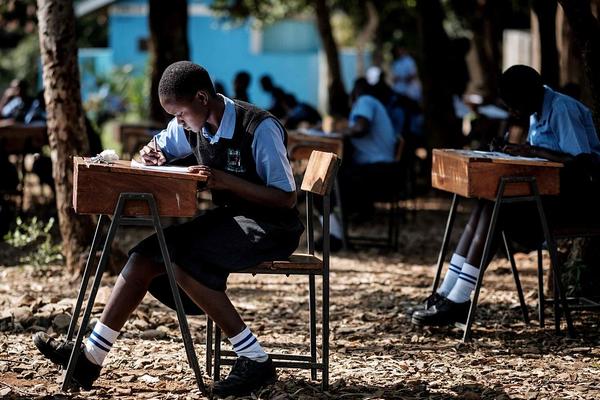 A research study showed that eating nuts as a snack can help with weight management