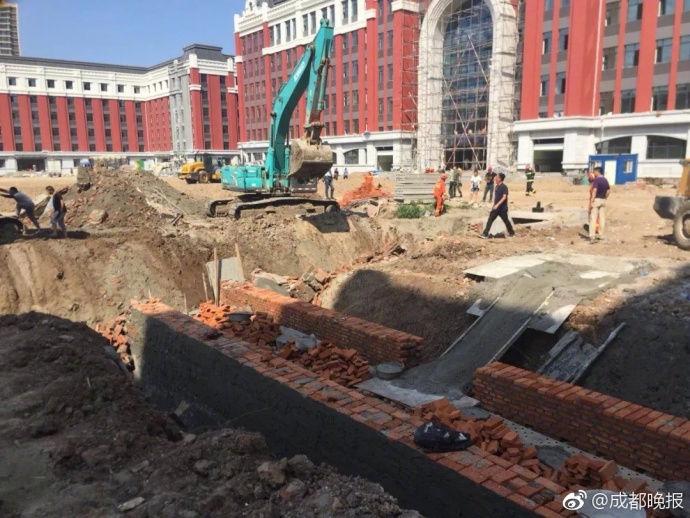 A museum hosted a lecture by an astronaut who spent six months on the International Space Station