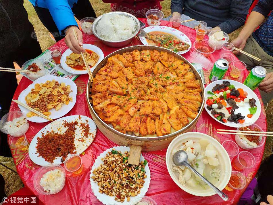 A vineyard started offering guided tours highlighting its sustainable farming practices and wine-making process